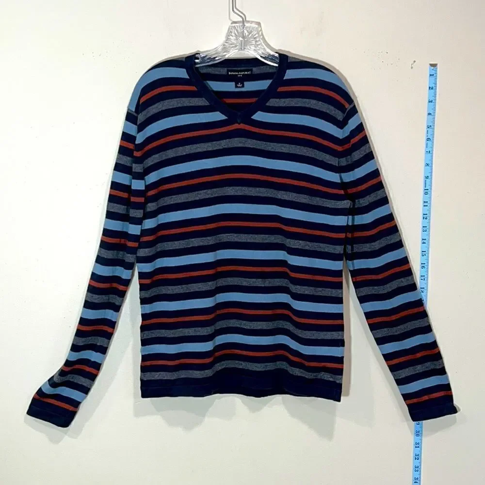 Banana Republic Striped Long Sleeve V-Neck Shirt. Size Medium.